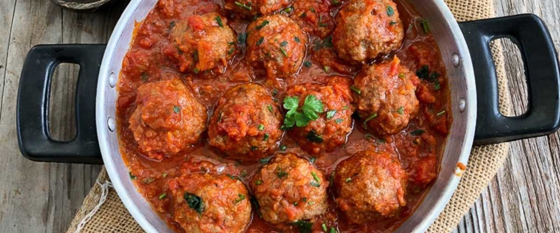 Comment préparer des délicieuses boulettes de bœuf à la tomate