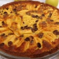 Comment faire une tarte aux pommes et aux raisins ?