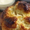 Les Brioches Fourrées au Fromage: Une Délicieuse Recette Facile à Réaliser