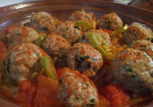 Comment préparer un délicieux Tajine de Boulettes de Viande Hachée à la Tomate